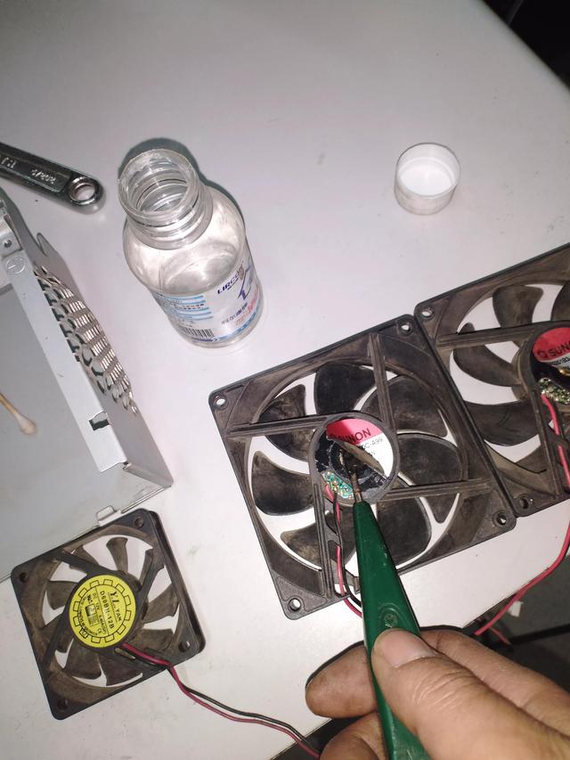 监控主机有异响电工是怎样维修的...-第8张图片-深圳监控安装