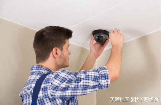 私自请人在全公司安装监控摄像头，老板哭了：谁叫你这么做的！